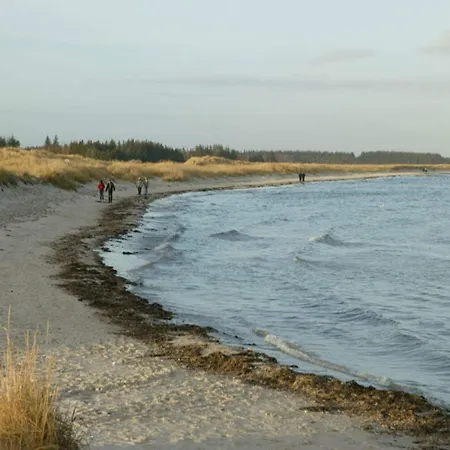 8 Person In Hals-by Traum * Hals